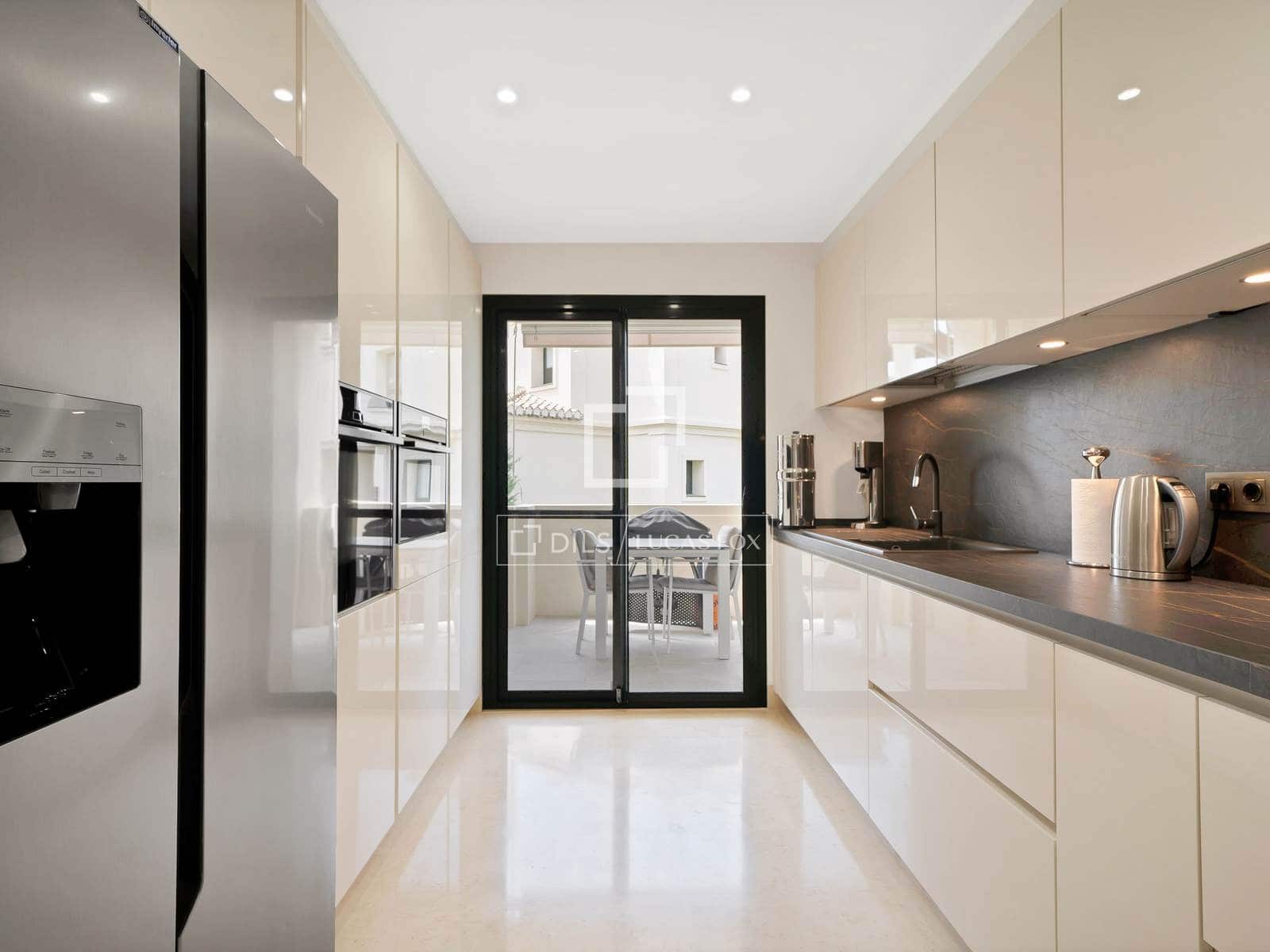 2 sovrum Lägenhet till salu i Benahavis med pool garage - 595 000 € (Ref: 9999453)