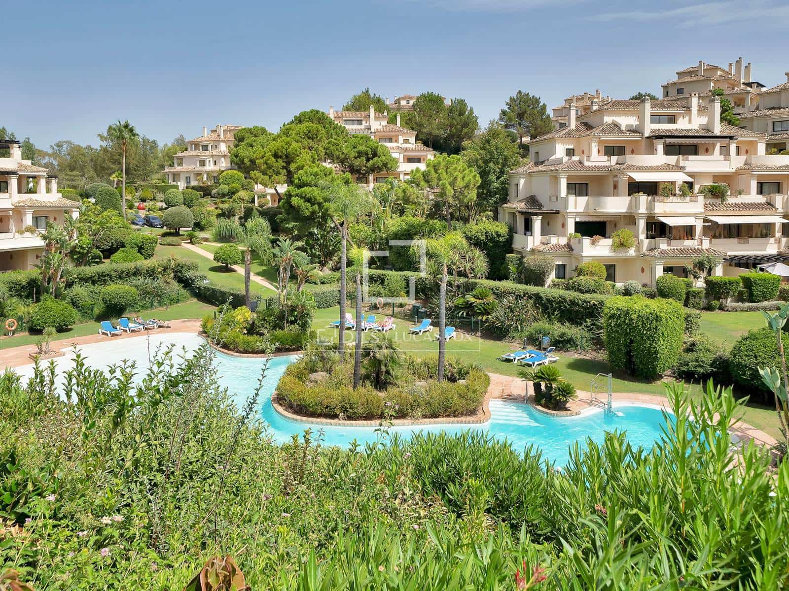 2 sovrum Lägenhet till salu i Benahavis med pool garage - 595 000 € (Ref: 9999453)