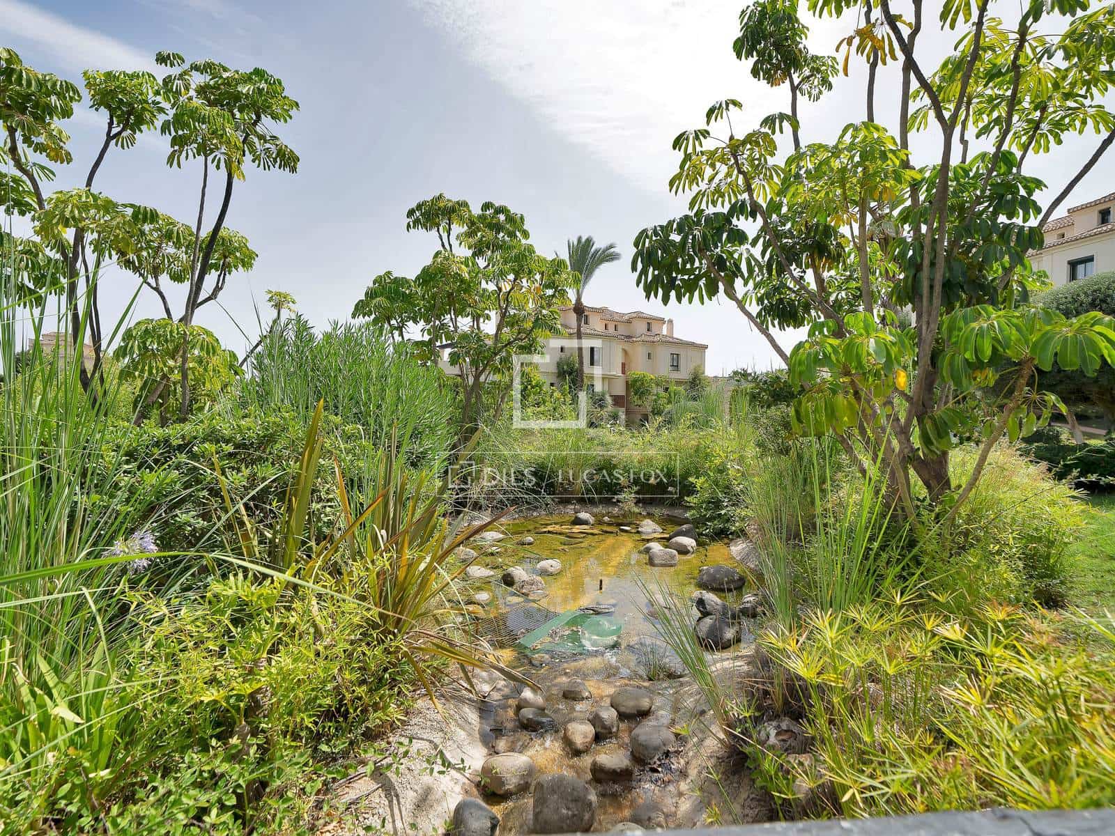 2 sovrum Lägenhet till salu i Benahavis med pool garage - 595 000 € (Ref: 9999453)