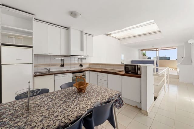 2 chambre Maison de Ville à vendre à Puerto del Carmen, Tías avec piscine garage - 370 000 € (Ref: 10023523)