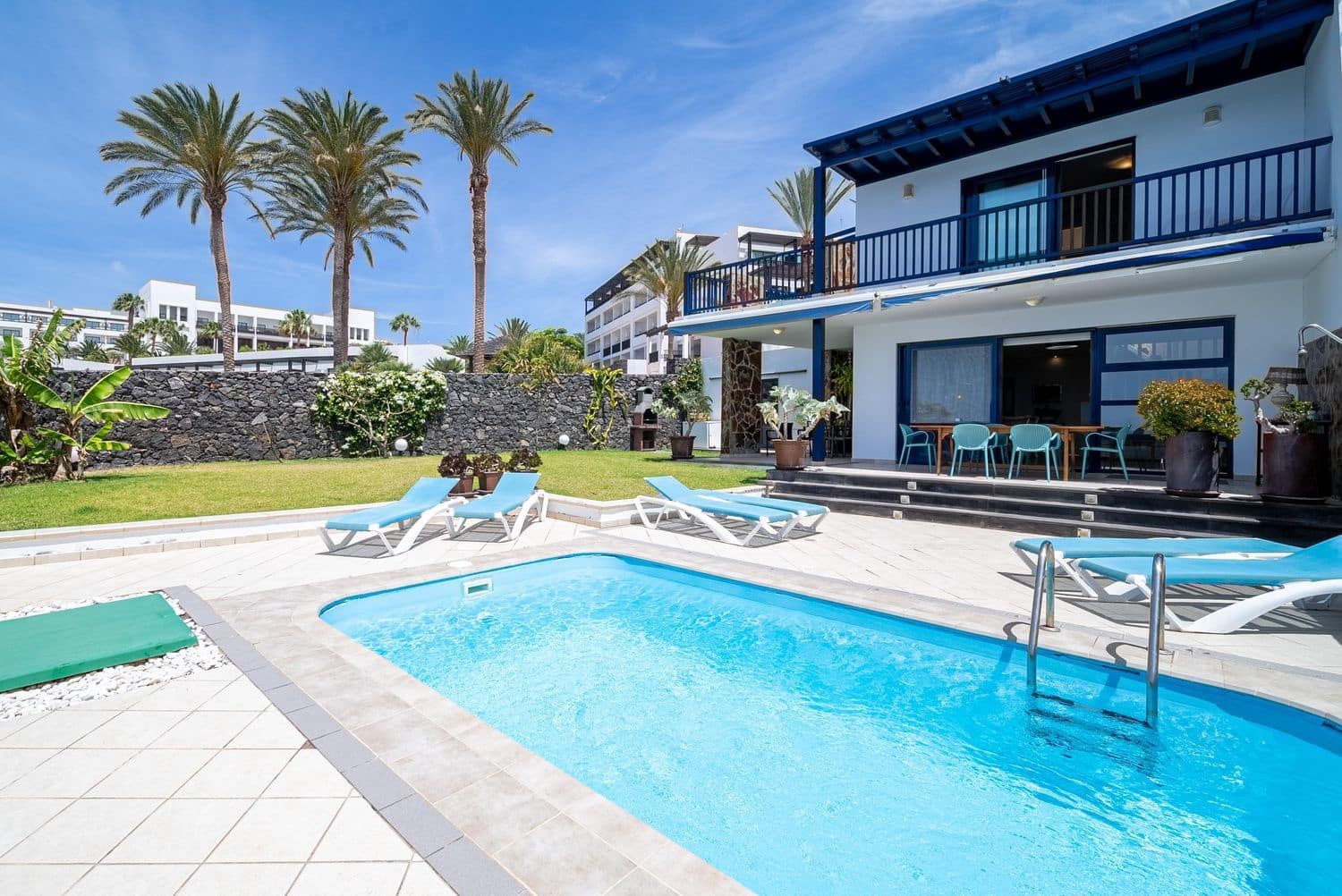 4 soveværelse Byhus til salg i Puerto Calero med swimmingpool garage - € 1.470.000 (Ref: 7107328)