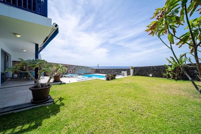 4 bedroom Townhouse for sale in Puerto Calero, Yaiza with pool garage - € 1,470,000 (Ref: 7107328)