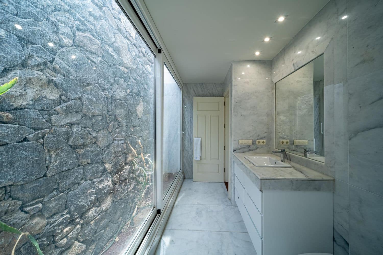 4 soveværelse Byhus til salg i Puerto Calero med swimmingpool garage - € 1.470.000 (Ref: 7107328)