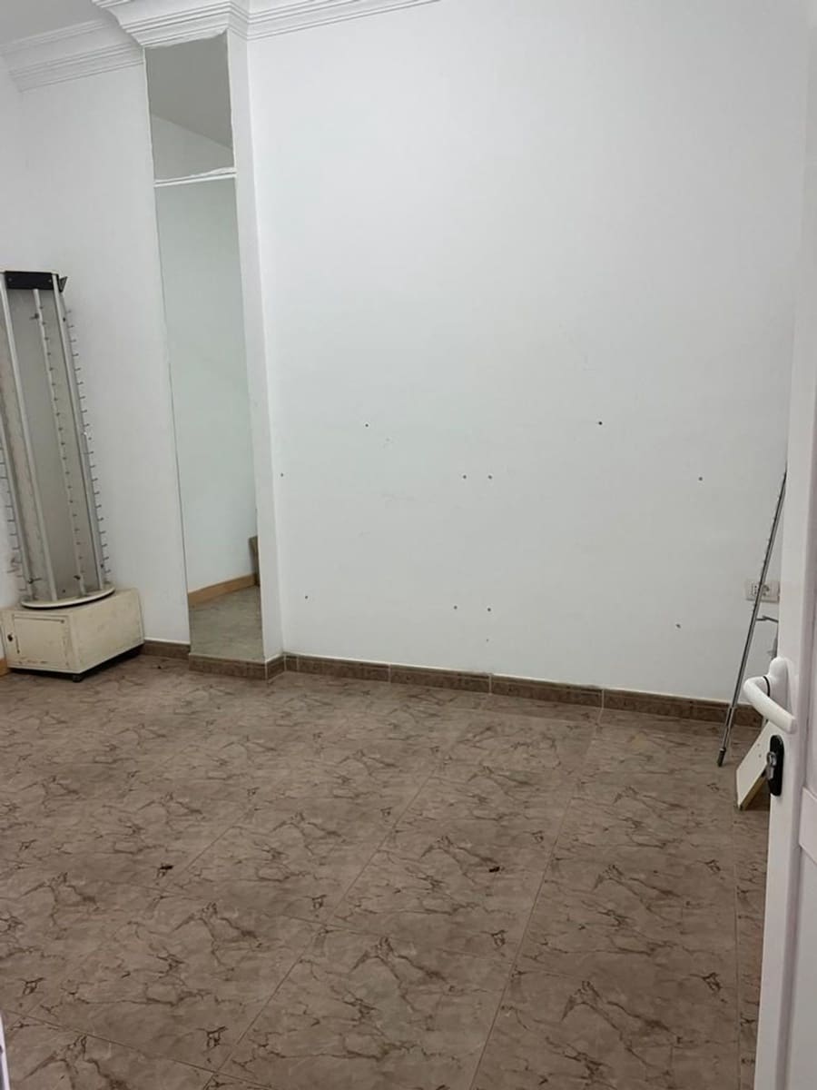 Erhverv til salg i Arrecife - € 240.000 (Ref: 7135395)