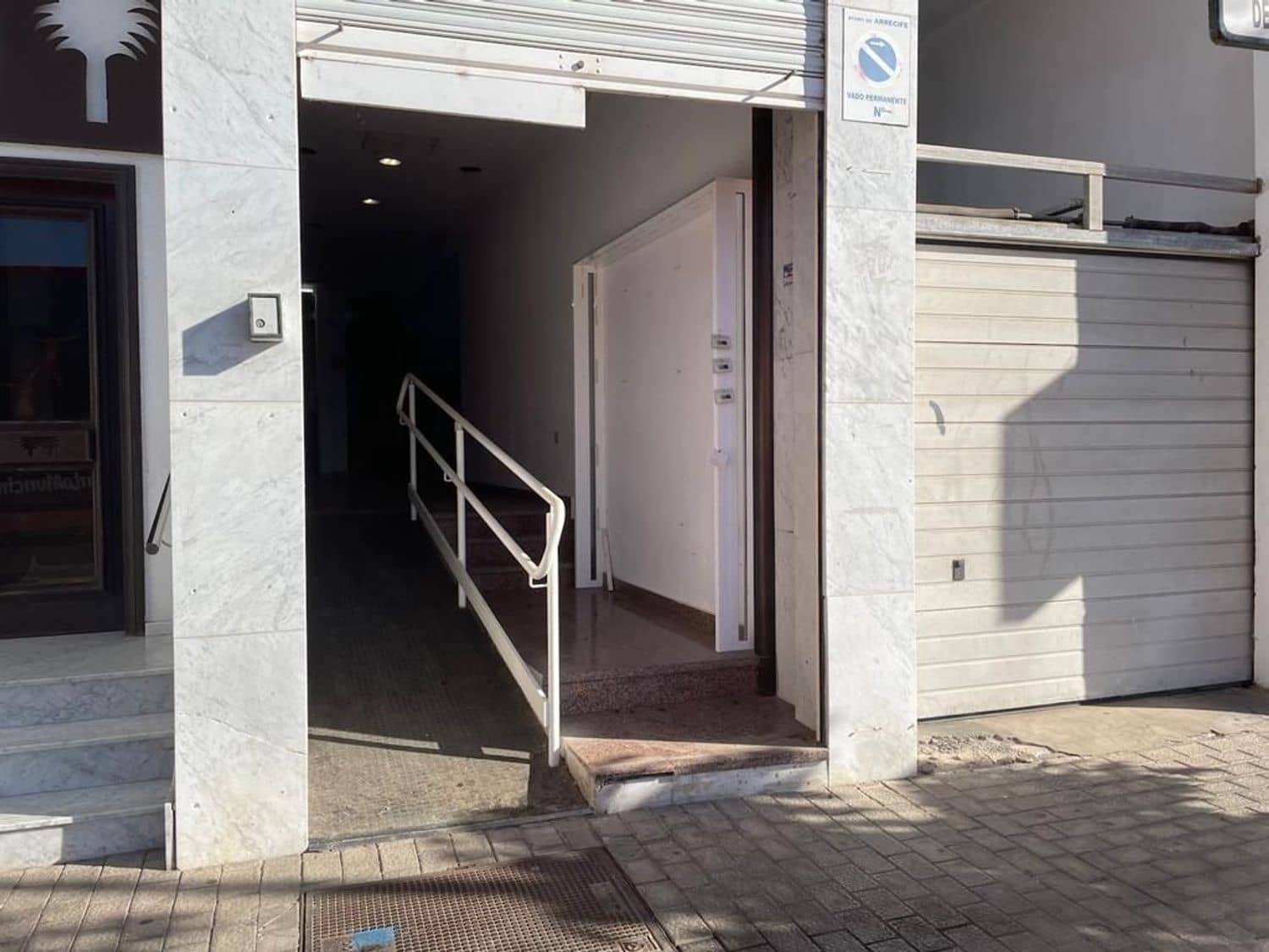 Erhverv til salg i Arrecife - € 240.000 (Ref: 7135395)