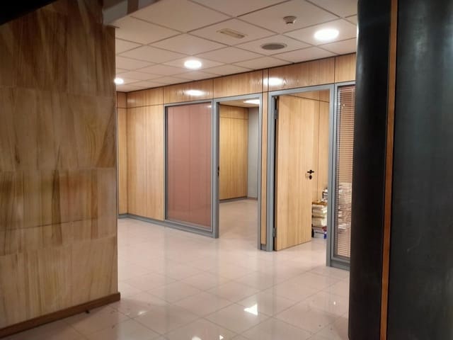 Office for rent in Arrecife - € 2,500 (Ref: 7377416)