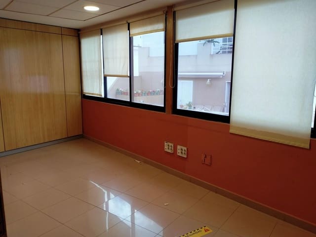 Office for rent in Arrecife - € 2,500 (Ref: 7377416)