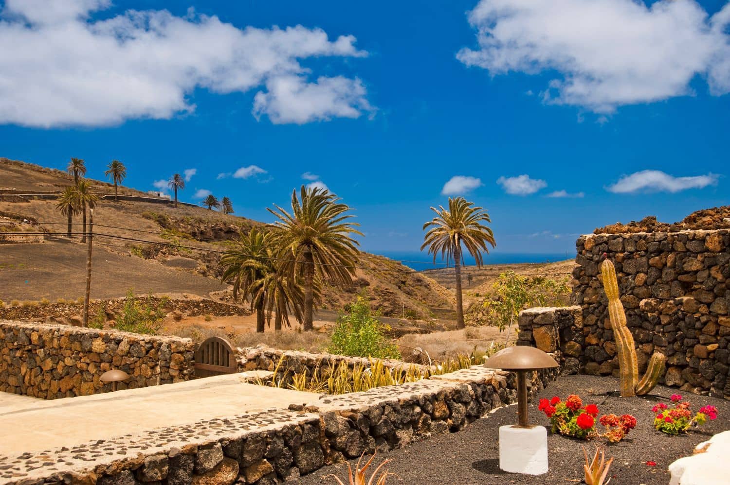 22 bedroom Villa for sale in Haria with pool garage - € 3,500,000 (Ref: 7864981)