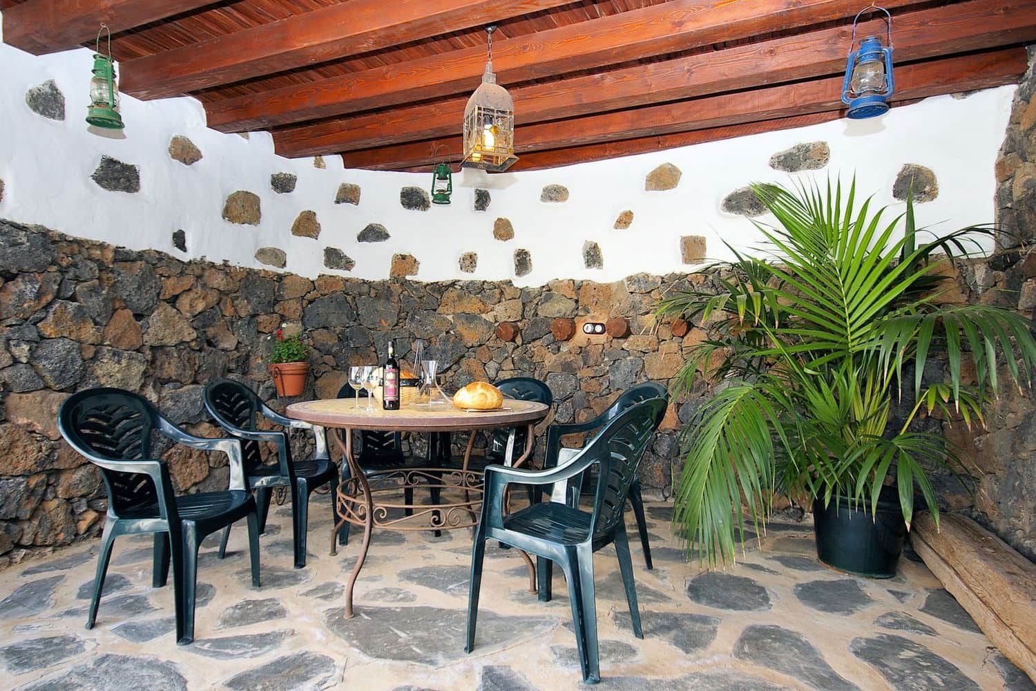 22 bedroom Villa for sale in Haria with pool garage - € 3,500,000 (Ref: 7864981)