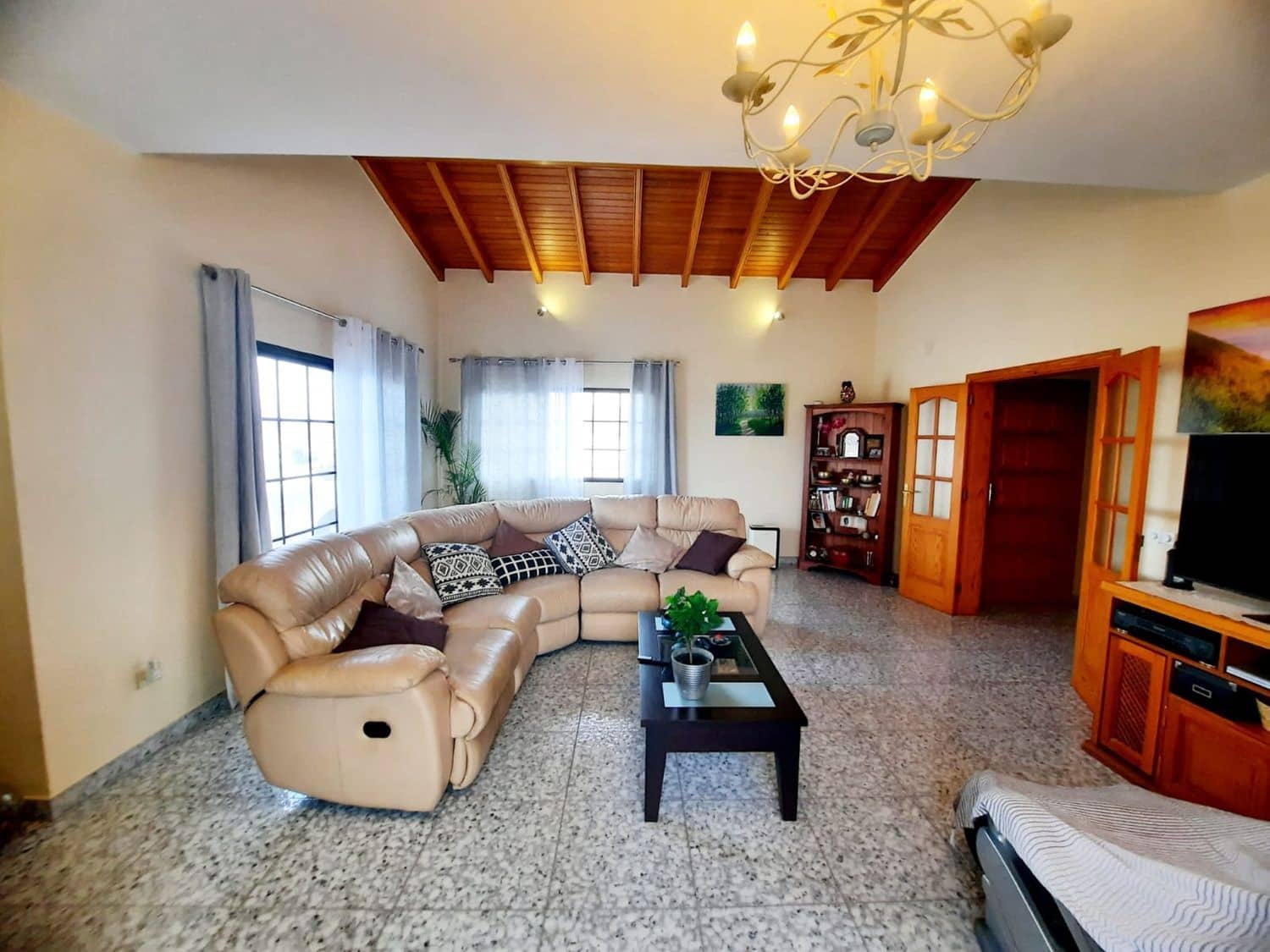 7 soverom Villa til salgs i Tahiche med garasje - € 745 000 (Ref: 7886769)