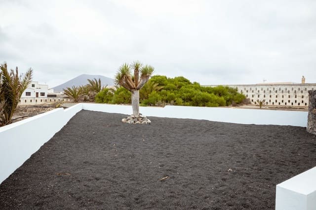 3 soveværelse Villa til salg i San Bartolomé med garage - € 600.000 (Ref: 8246845)