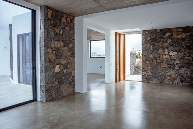 3 soveværelse Villa til salg i San Bartolomé med garage - € 600.000 (Ref: 8246845)