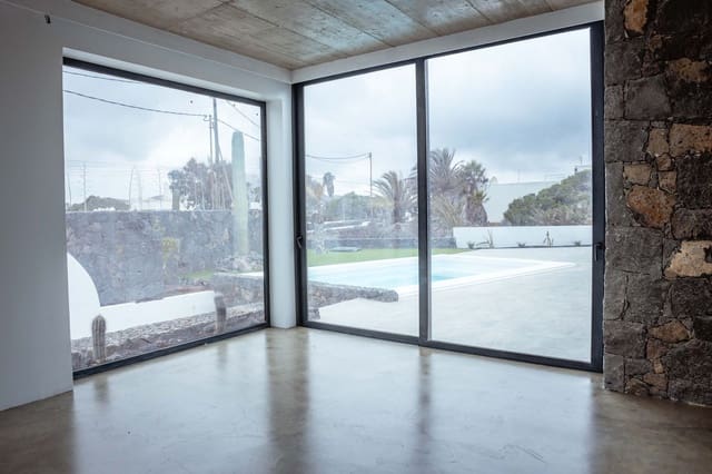 3 soveværelse Villa til salg i San Bartolomé med garage - € 600.000 (Ref: 8246845)