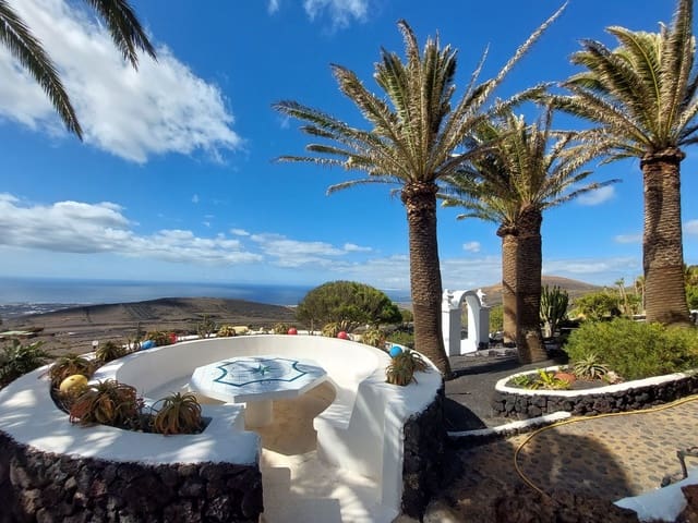 7 soveværelse Villa til salg i Tías med garage - € 2.500.000 (Ref: 8307976)