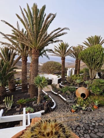 7 soveværelse Villa til salg i Tías med garage - € 2.500.000 (Ref: 8307976)