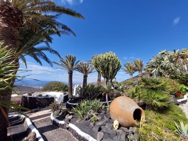 7 soveværelse Villa til salg i Tías med garage - € 2.500.000 (Ref: 8307976)