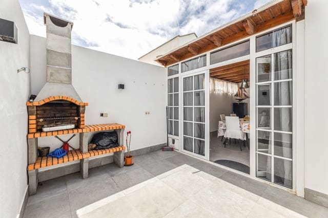 3 bedroom Townhouse for sale in Tías with garage - € 450,000 (Ref: 9062031)