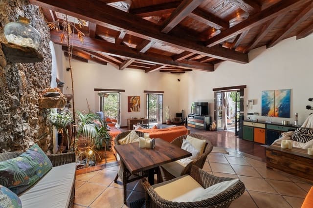 3 slaapkamer Finca/Landhuis te koop in Tías met garage - € 1.450.000 (Ref: 9145193)