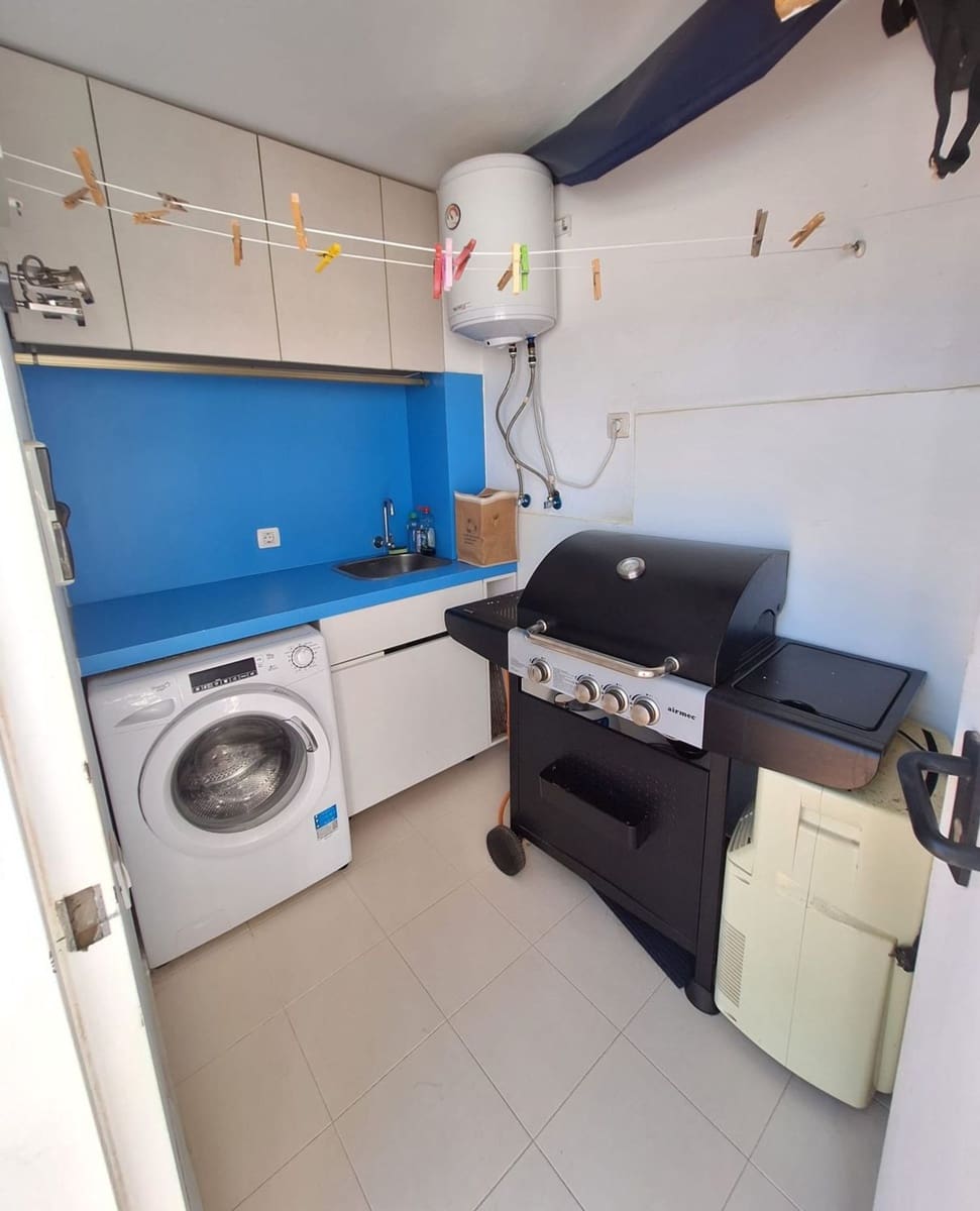 2 bedroom Apartment for sale in Arrecife with garage - € 200,000 (Ref: 9508227)