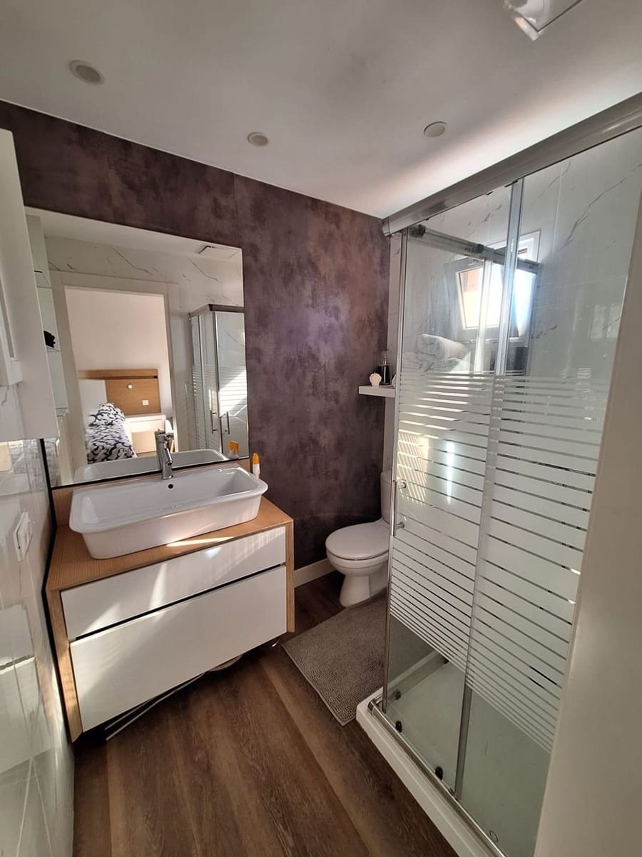 2 bedroom Apartment for sale in Arrecife with garage - € 200,000 (Ref: 9508227)