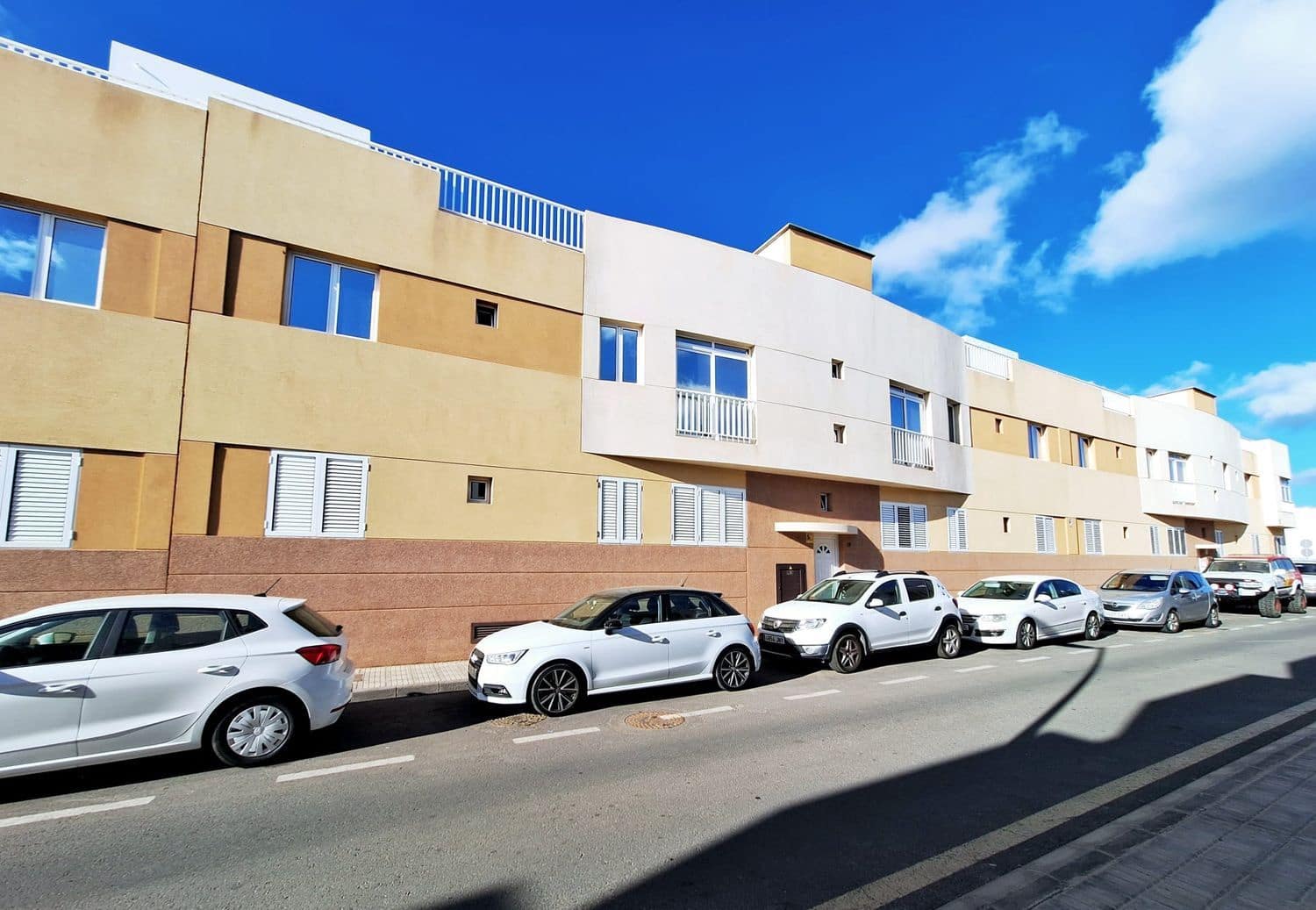 2 bedroom Apartment for sale in Arrecife with garage - € 200,000 (Ref: 9508227)