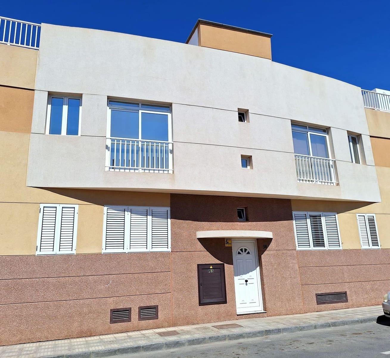 2 bedroom Apartment for sale in Arrecife with garage - € 200,000 (Ref: 9508227)