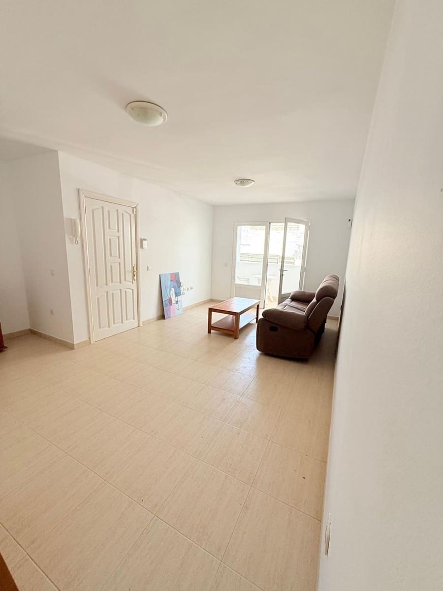 2 bedroom Apartment for sale in Arrecife with garage - € 150,000 (Ref: 9923126)