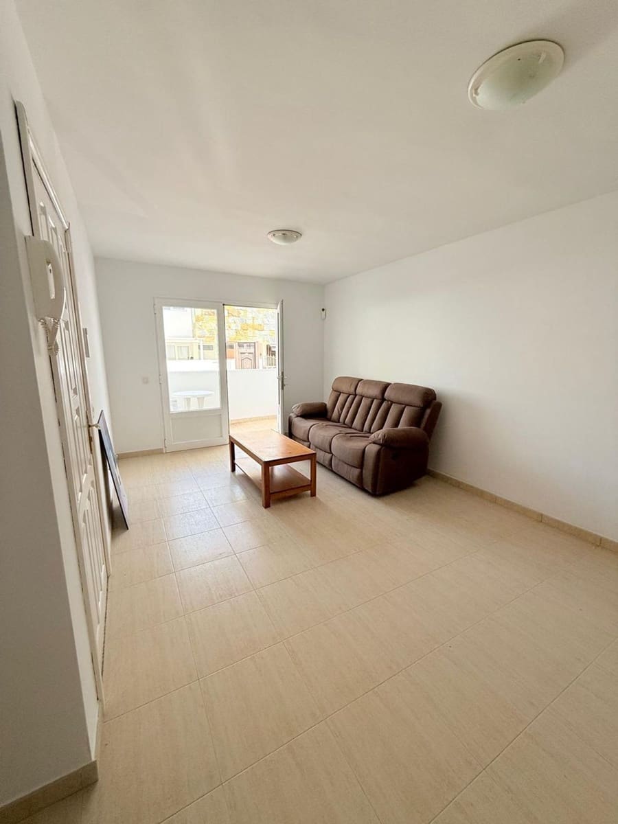 2 bedroom Apartment for sale in Arrecife with garage - € 150,000 (Ref: 9923126)