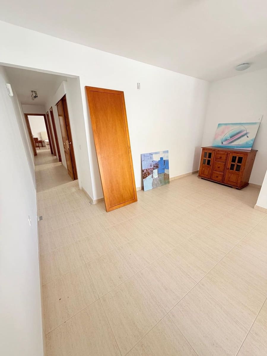 2 bedroom Apartment for sale in Arrecife with garage - € 150,000 (Ref: 9923126)