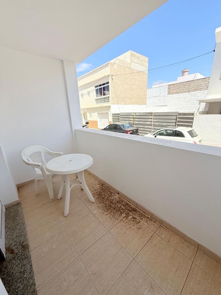 2 bedroom Apartment for sale in Arrecife with garage - € 150,000 (Ref: 9923126)