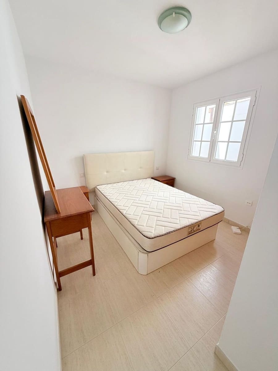 2 bedroom Apartment for sale in Arrecife with garage - € 150,000 (Ref: 9923126)