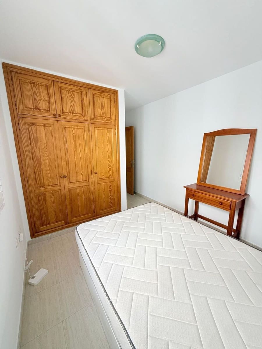2 bedroom Apartment for sale in Arrecife with garage - € 150,000 (Ref: 9923126)
