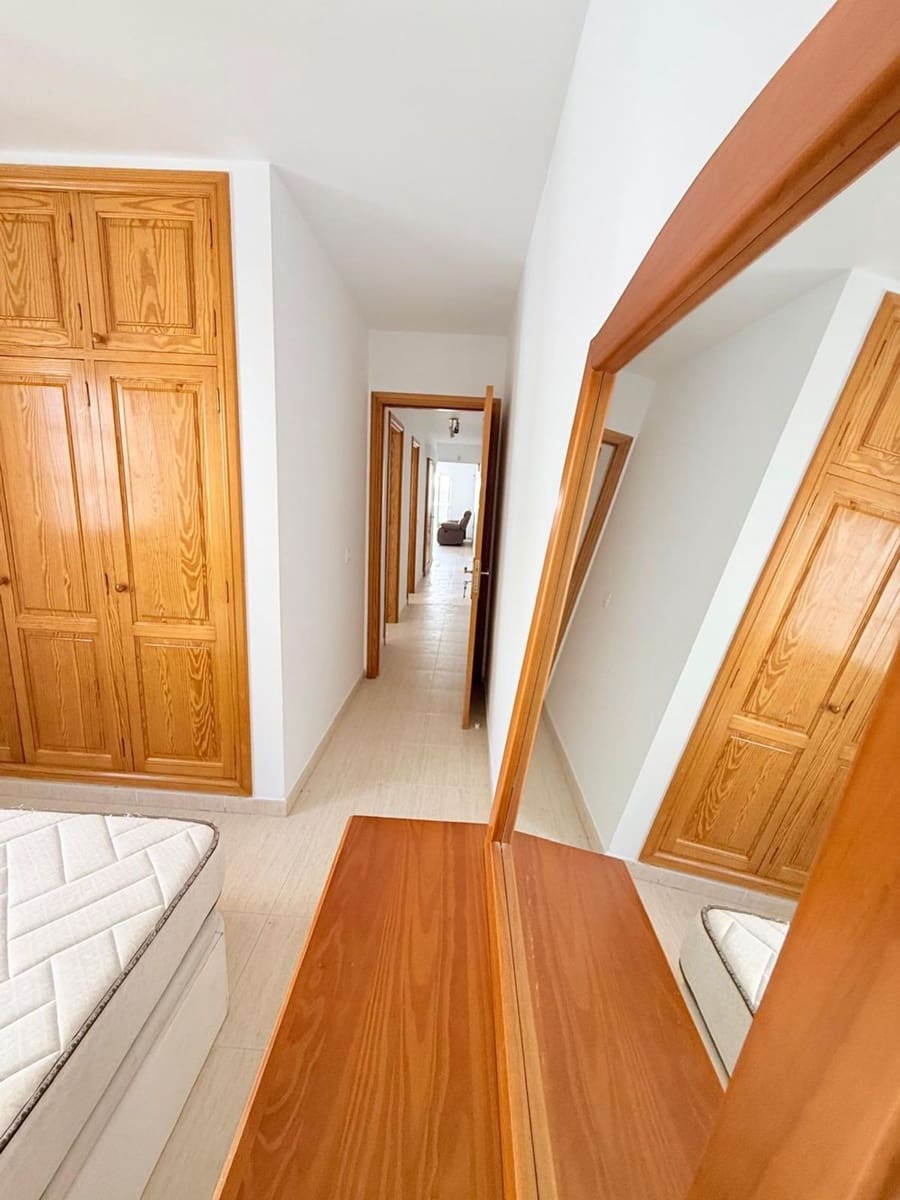 2 bedroom Apartment for sale in Arrecife with garage - € 150,000 (Ref: 9923126)