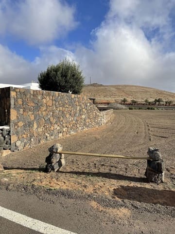 Ubebygd land til salgs i Los Valles, Teguise - € 135 000 (Ref: 9935447)