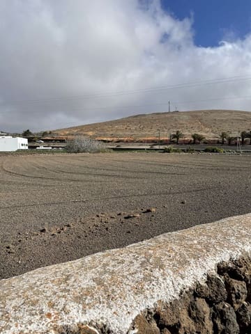 Ubebygd land til salgs i Los Valles, Teguise - € 135 000 (Ref: 9935447)