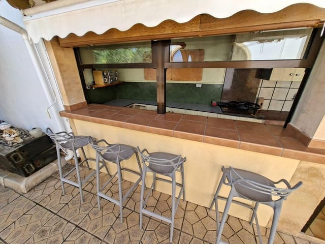 3 sypialnia Willa na sprzedaż w Calpe / Calp z basenem garażem - 850 000 € (Ref: 9305119)