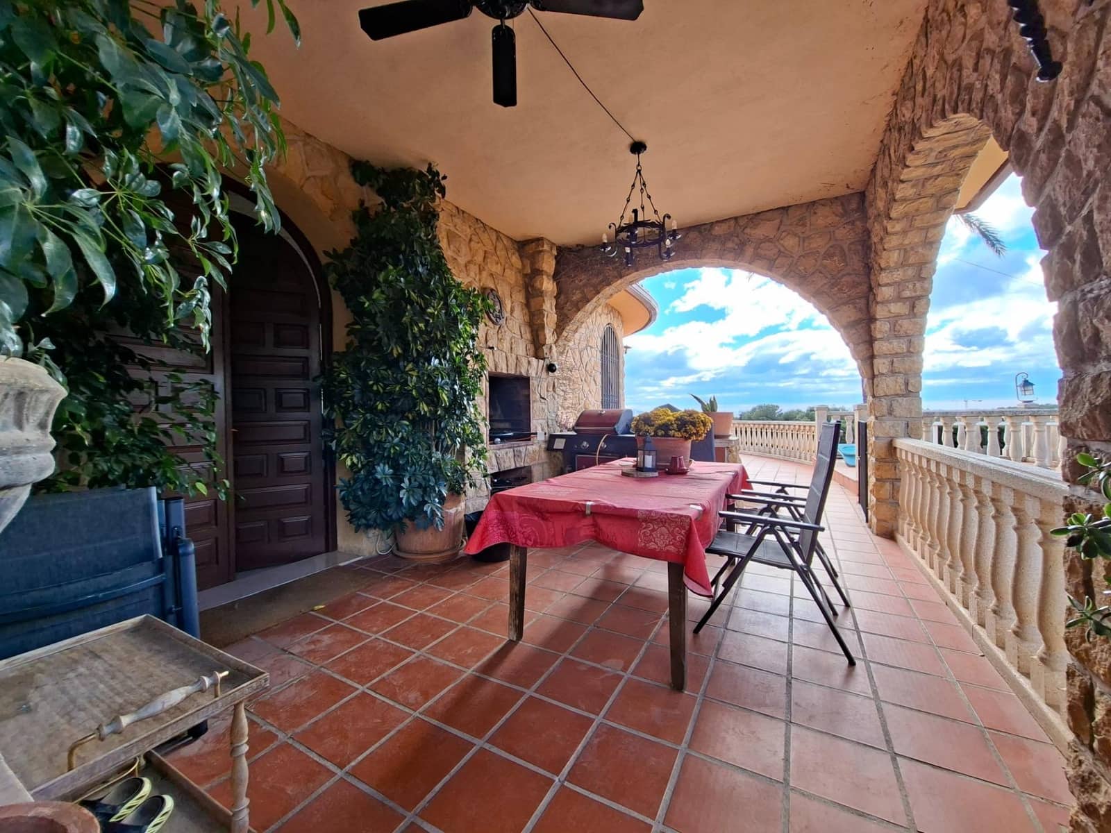 5 makuuhuone Huvila myytävänä paikassa Barranco Hondo mukana uima-altaan 
autotalli - 1 275 000 € (Ref: 9599648)