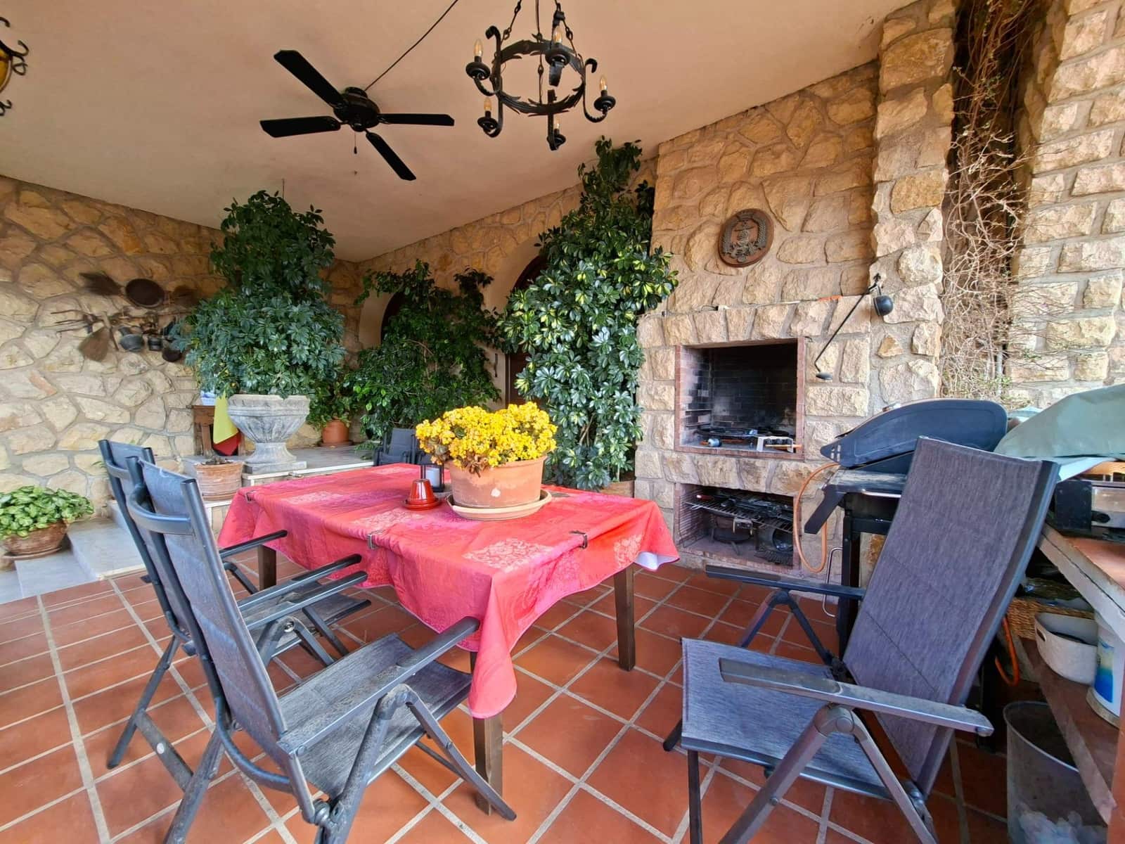 5 makuuhuone Huvila myytävänä paikassa Barranco Hondo mukana uima-altaan 
autotalli - 1 275 000 € (Ref: 9599648)