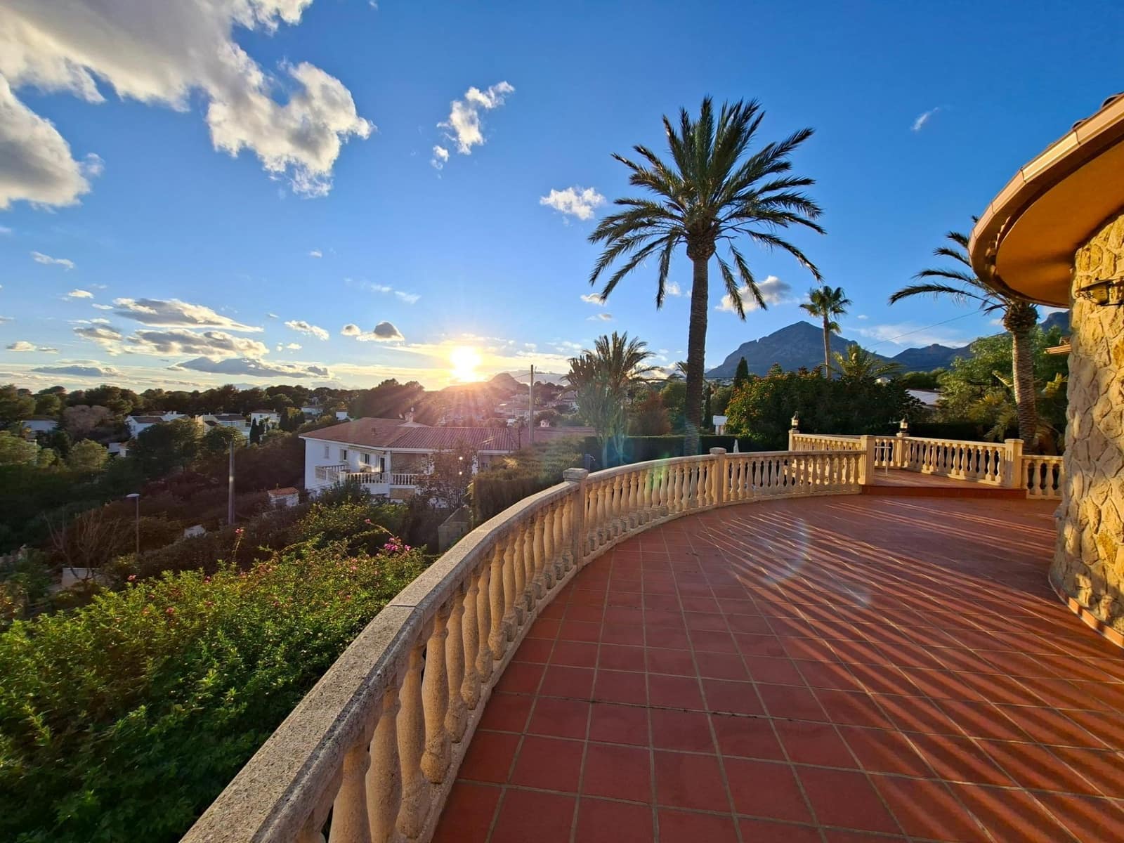 5 makuuhuone Huvila myytävänä paikassa Barranco Hondo mukana uima-altaan 
autotalli - 1 275 000 € (Ref: 9599648)