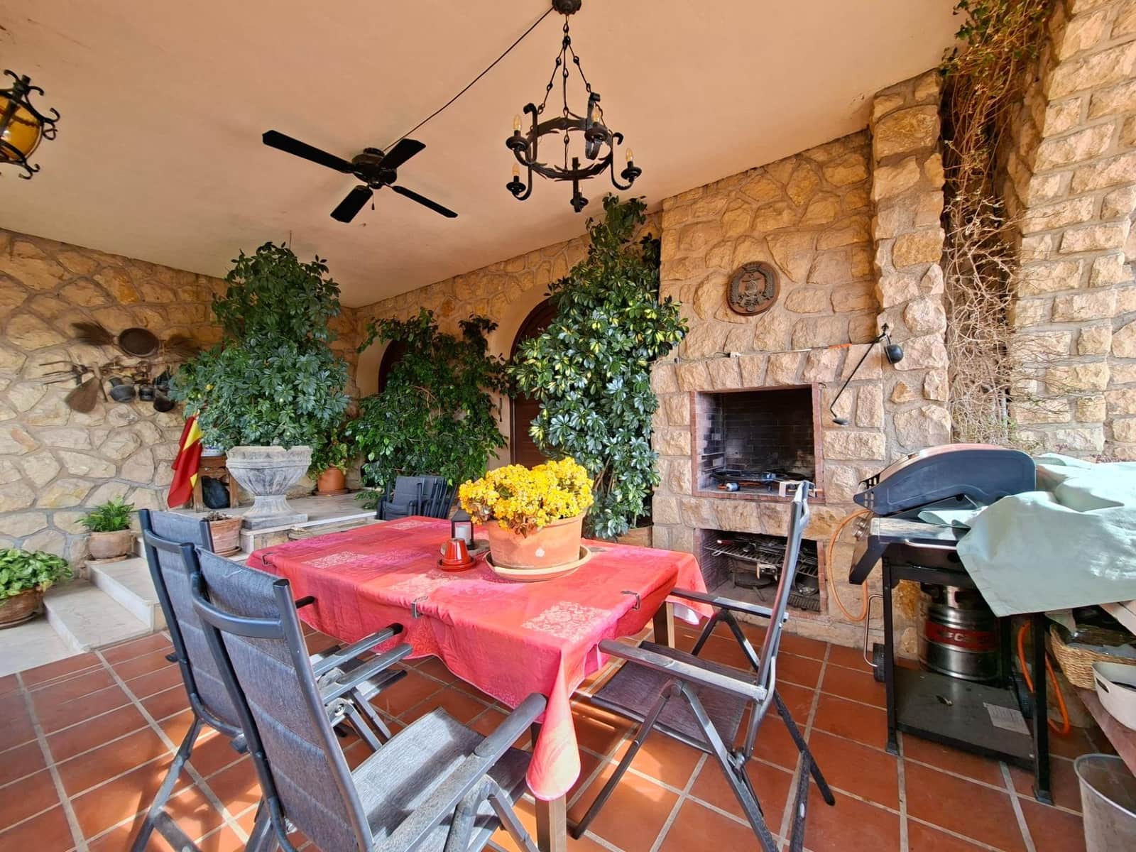 5 makuuhuone Huvila myytävänä paikassa Barranco Hondo mukana uima-altaan 
autotalli - 1 275 000 € (Ref: 9599648)