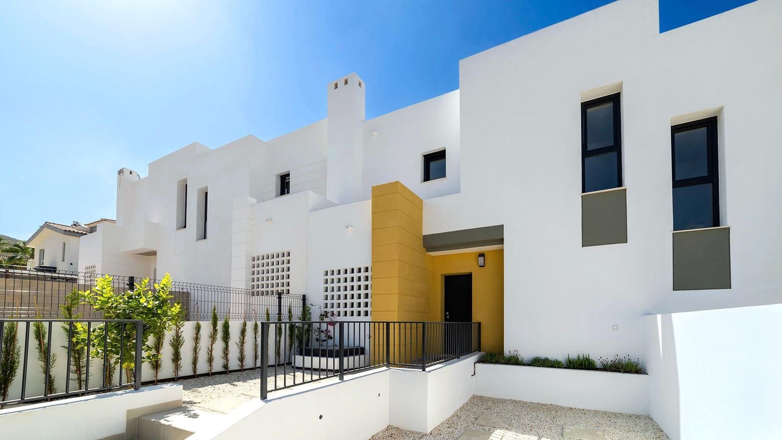 3 bedroom Villa for sale in Busot with pool - € 355,000 (Ref: 9682517)