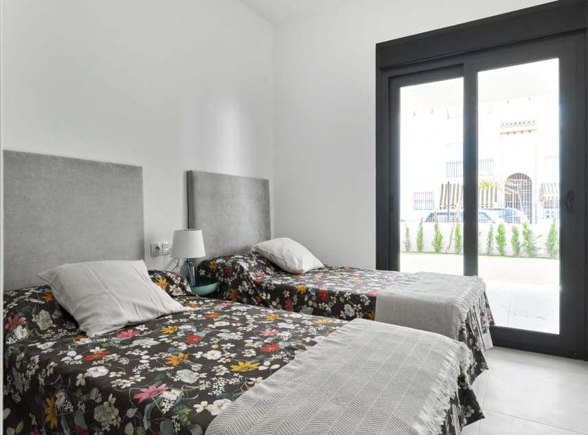 2 chambre Bungalow à vendre à La Veleta avec piscine garage - 380 000 € (Ref: 10012136)