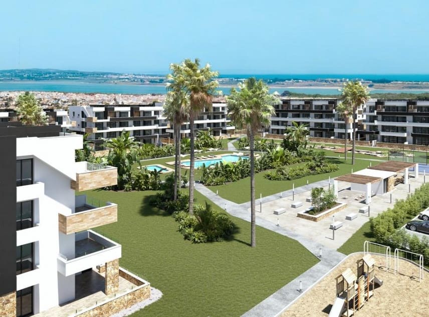 2 bedroom Penthouse for sale in Torrevieja with pool garage - € 344,000 (Ref: 10012139)