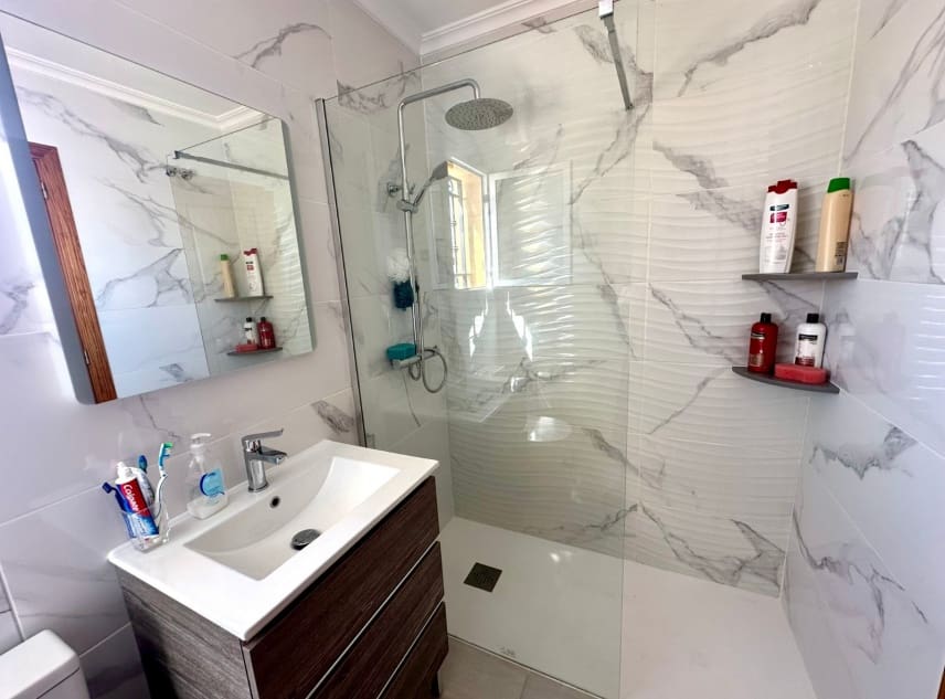 2 Zimmer Bungalow zu verkaufen in Entre Naranjos mit Pool - 139.950 € (Ref: 10039437)