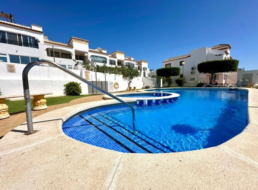 2 Zimmer Bungalow zu verkaufen in Entre Naranjos mit Pool - 139.950 € (Ref: 10039437)