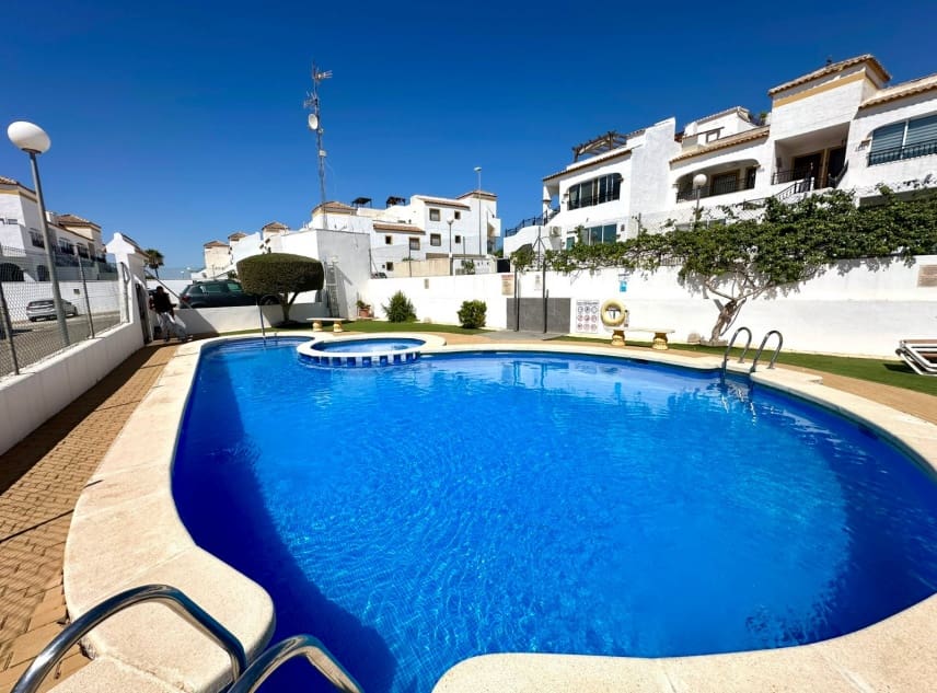 2 Zimmer Bungalow zu verkaufen in Entre Naranjos mit Pool - 139.950 € (Ref: 10039437)