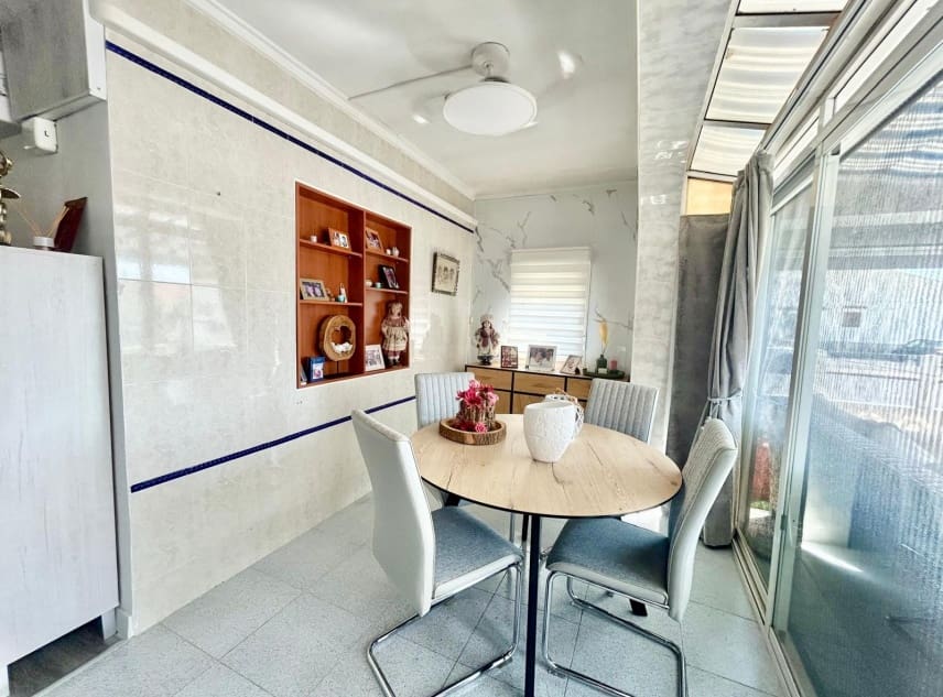 3 makuuhuone Omakotitalo myytävänä paikassa San Luis - 165 000 € (Ref: 10062949)