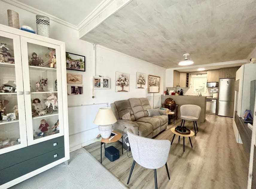3 makuuhuone Omakotitalo myytävänä paikassa San Luis - 165 000 € (Ref: 10062949)