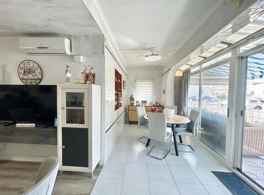 3 makuuhuone Omakotitalo myytävänä paikassa San Luis - 165 000 € (Ref: 10062949)