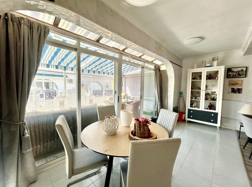 3 makuuhuone Omakotitalo myytävänä paikassa San Luis - 165 000 € (Ref: 10062949)
